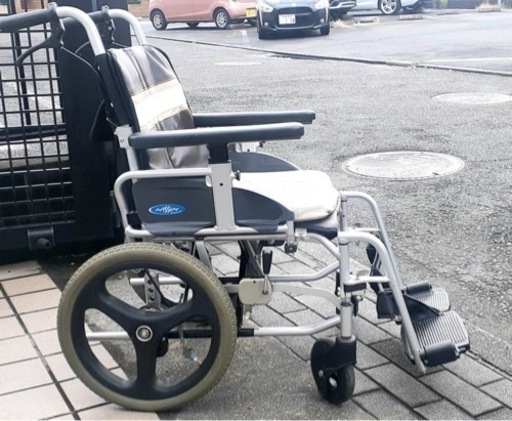 車椅子　(定価6万円)