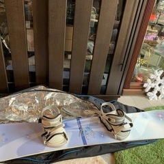 スノーボード・新品ケース付【前の部分に小さい欠け有その他美品】裏縁は欠けなし2月中お得！！