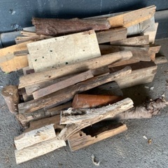 無料　木材　材料　廃材　薪　キャンプ　DIY