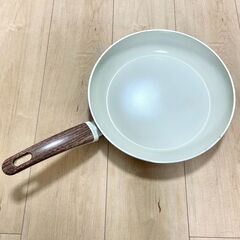 白いフライパン GREEN PAN 28cm