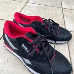 Reebok 黒×赤スニーカー 25.5cm