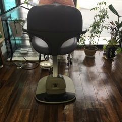 美容椅子　電動昇降台