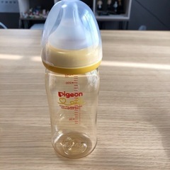 ピジョン　プラスチック　哺乳瓶　240ml