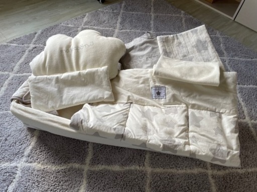 美品 ポータブルベビーベッド ベッドinベッド 授乳クッション