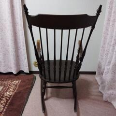 背もたれの高いロッキングチェア