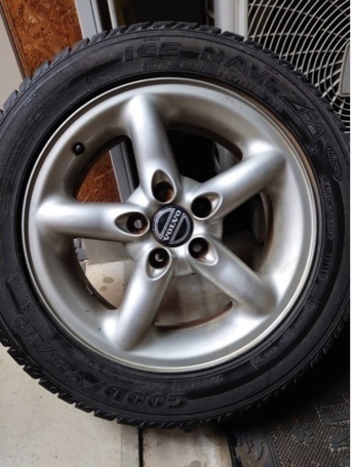 ボルボスタッドレスタイヤ4つワンセット！！