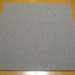 日本製タイルカーペット厚み6.5㎜・１枚１４０円・在庫２１枚（３...