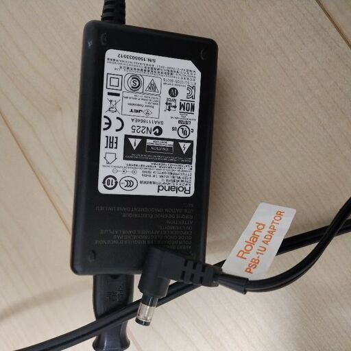 ローランド キューブ ストリート 赤