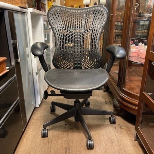 【売約済み】ハーマンミラー　Herman Miller ミラチェア　 オフィスチェア　OAチェア　デスクチェア　デスクワーク　リモートワーク　パソコン椅子　キャスターチェア　高級　デスク椅子　 検　V2 ランバーサポート　ハイバックチェア　Mirra 2 Chairs ミラ2チェア　アーロンセイル　アーロンチェア　黒　ブラック