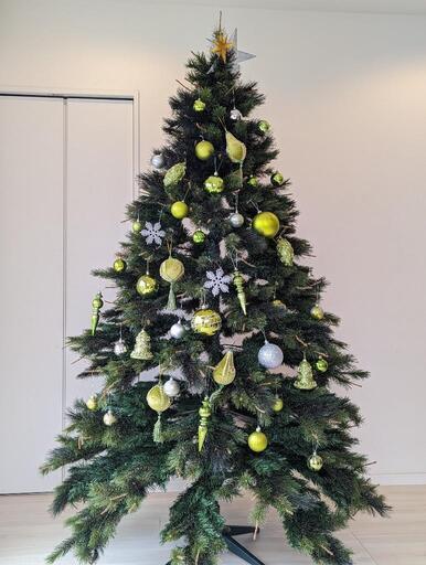 クリスマスツリー　210cm オーナメント付き　LEDライト付き