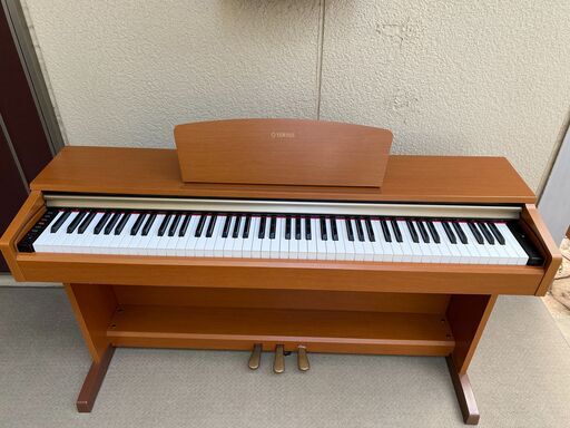 【YAMAHA　J-8000　電子ピアノ　’05年製　椅子付属　直接引取or弊社自社配送（有料）　中古美品】