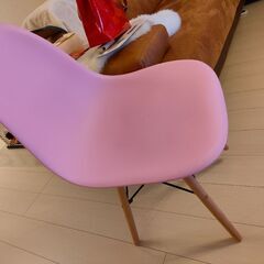 ピンク椅子