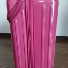 ピンクのスーツケース
