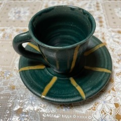 緑の小ぶりのカップ&ソーサー