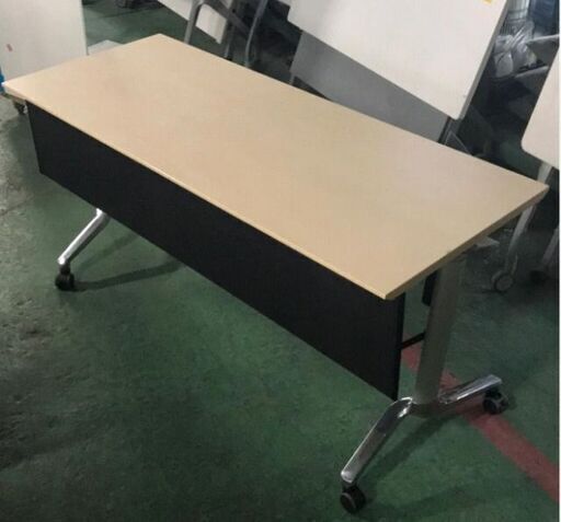 在庫7台有　1560　コクヨ　幕板付スタックテーブル　薄い木目　1500×600　H720　引き取り限定：田川市