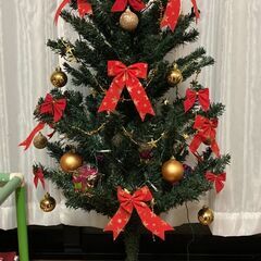 【再値引き】クリスマスツリー（オーナメント・電飾ライト付）　110cm