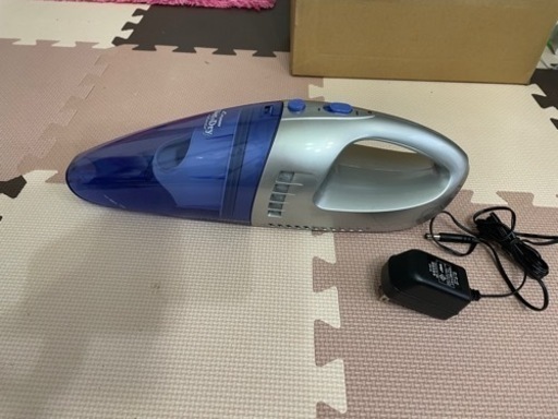 充電式ハンディクリーナー。W eto\u0026D ry・FC-810。部品は写真の他はありません。美品。箱取説は無し。pcでコピー下さい。