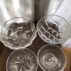 ガラスの食器　4種類