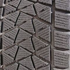 値下げして、中古スタッドレス譲ります。ハリアー用