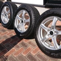 値下げして、中古スタッドレス譲ります。ハリアー用