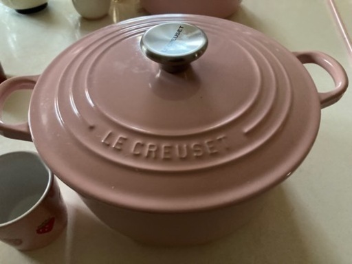 ⓶ル・クルーゼ鍋ピンク直径22センチ美品