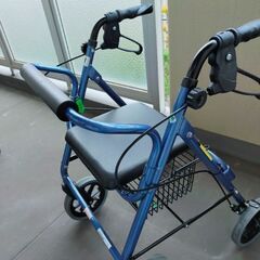 シルバーカー　歩行補助器