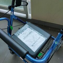 シルバーカー　歩行補助器