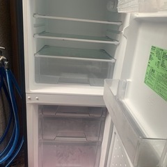 使用期間短いので状態は良いです。45ℓのゴミ箱は無料で差し上げます。冷蔵庫・レンジ・炊飯器セット売りになります(45ℓのゴミ箱は無料で差し上げます) 使用期間短いので状態は良いです。45ℓのゴミ箱は無料で差し上げます。