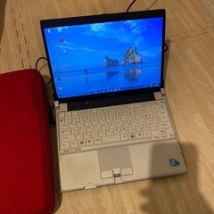 富士通　小さめノートパソコン