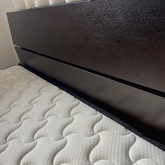 ダブルサイズマットレス付きベッド