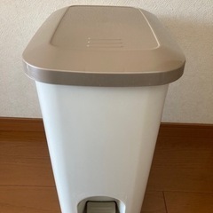 【無料】キッチン　ゴミ箱