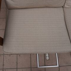 PROUD with UNITED ARROWS FURNITUREより2シーターソファです。シンプルでモダンなフォルムはどこか懐かしさを感じさせてくれます♪北欧スタイルやカフェ風にもおススメ♪CK401