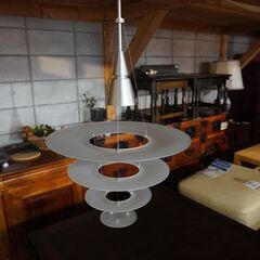 louis poulsen(ルイスポールセン)より、日本人デザイナーの内山章一が