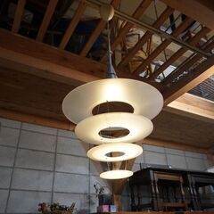 louis poulsen(ルイスポールセン)より、日本人デザイナーの内山章一が