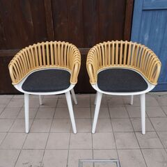 MAGIS(マジス)社のマルセル・ワンダース デザインのサイボーグ ウィッカー(クラブ) アームチェア 2脚セットです。ポリカーボネイトをベースに、籐細工の背もたれが個性的なデザイン♪/クッション付きCK407
