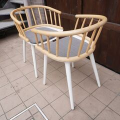 イタリアMAGIS(マジス)社のマルセル・ワンダース デザインのサイボーグ ウッド ダイニングチェア 2脚セットです。アッシュ材の柵状の背が軽やかな印象のアームチェア♪/クッション付きCK409