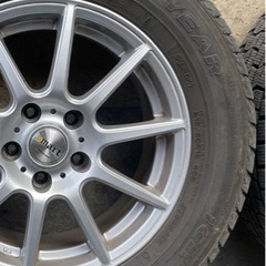 バリ溝　国産スタッドレスタイヤ　日本製　GOODYEAR 215/60/16 ガレージ内保管pcd114.3