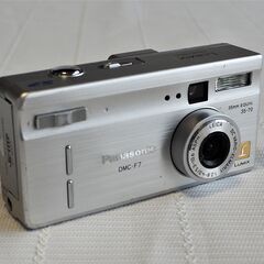 Panasonic デジタルカメラ(DMC-F7)