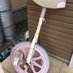 女児　一輪車