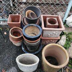 陶器の植木鉢たち