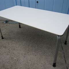 会議用テーブル　ホワイト　4本脚　1500ｘ750　コクヨ製アリーナ