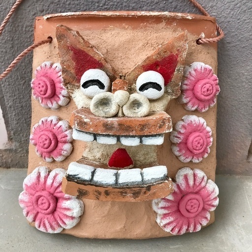 //城間シーサー工房//　漆喰/赤瓦  面シーサー 桜