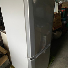 冷蔵庫　１５年製　１４６リットル　MITSUBISHI 