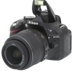 ニコン　一眼レフカメラ　D5200 18-55 VR レンズキッ...