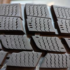 スタッドレスタイヤセット　215/65/R16 