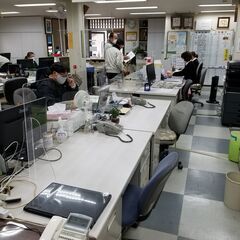 【月収３０万円　正社員　未経験歓迎】　工事事務所で所長のアシスタ...