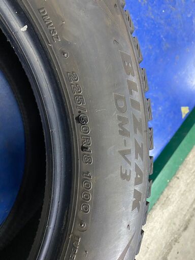 225/60R18　ブリヂストン　ブリザック　DM-V3 タイヤ4本セット　山あり　レガシーなどに！