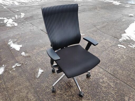 イトーキ　スピーナチェア　エラストマー　可動肘置き付き　事務椅子　黒『美品中古、ガスシリンダー交換品』