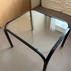 ガラス天板テーブル