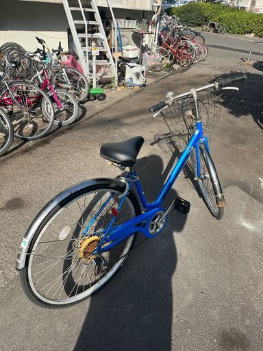 【リサイクルショップどりーむ天保山店】●505●　自転車　ママチャリ　青色　６段ギア付き　ベル付き　鍵付き　ベル付き　LEDオートライト付き　15285U　 リサイクルショップどりーむ天保山店】○505○ 自転車 ママチャリ 青色